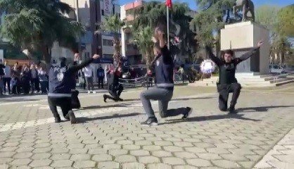 Polis Ekipleri, Türk Polis Teşkilatı’nın 177. Yılını Zeybek Oynayarak Kutladı