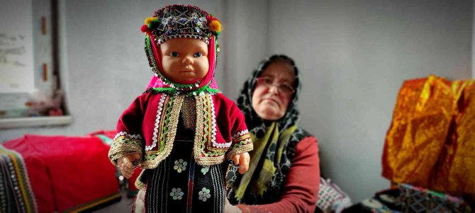 Kadınlar Köyden Dünyaya Bebek İhraç Ediyor