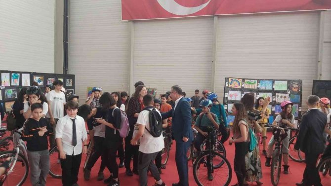 Uluslararası Adana Çocuk Gençlik Bienali Başladı