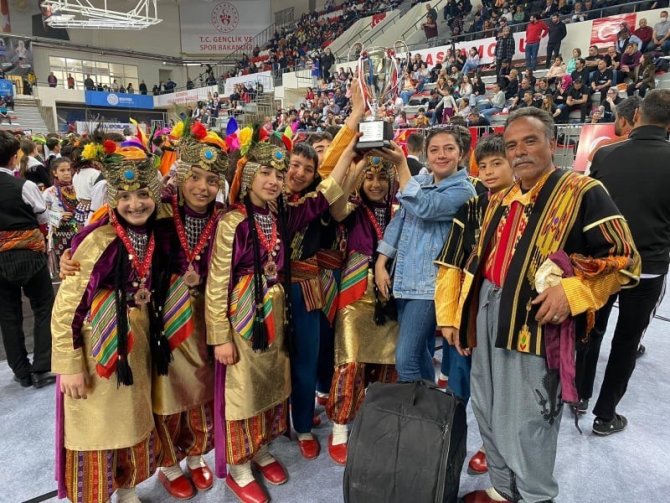 Kilis Halk Oyunlarında Türkiye’ye 3’uncüsü Oldu