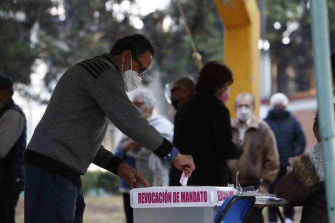 Meksika’da Devlet Başkanı Obrador İçin “Tamam Mı Devam Mı” Referandumu