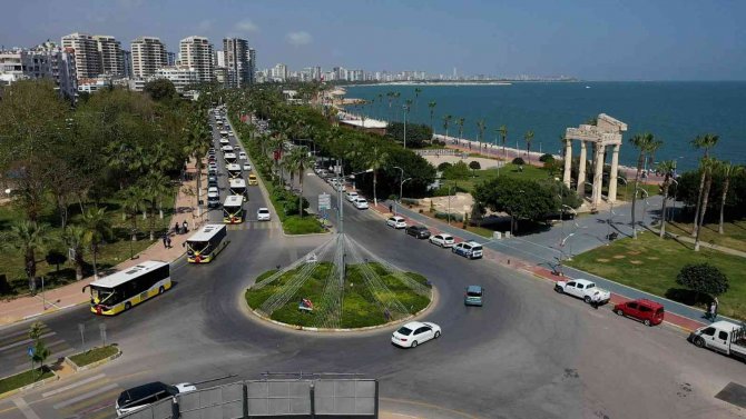 Mersin Büyükşehir Belediyesi Otobüs Filosunu Yeniliyor