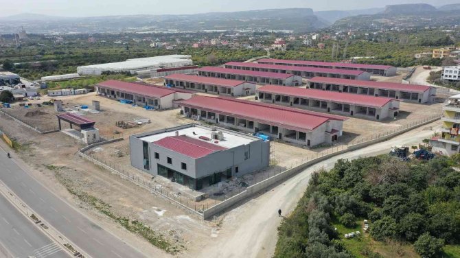 Erdemli Hal Tesisinin Yüzde 75’i Tamamlandı