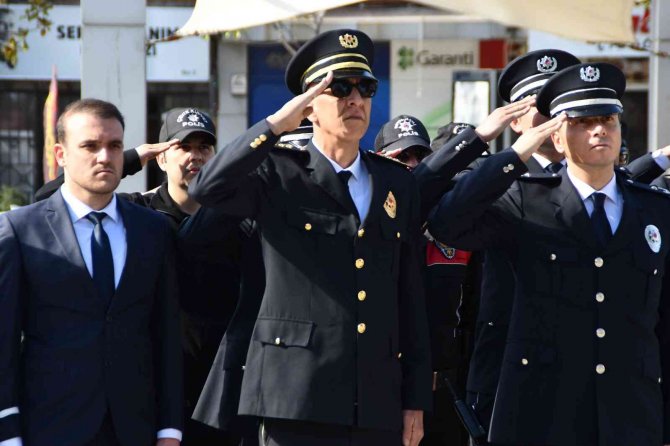 Söke’de Polis Atatürk Anıtı’na Çelenk Sundu