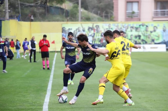 Spor Toto 1. Lig: Menemenspor: 1 - İ̇stanbulspor: 3
