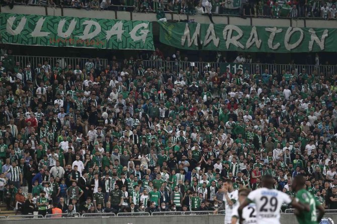 Spor Toto 1. Lig: Bursaspor: 1 - Kocaelispor: 1 (İ̇lk Yarı Sonucu)