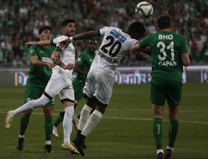 Spor Toto 1. Lig: Bursaspor: 1 - Kocaelispor: 1 (İ̇lk Yarı Sonucu)