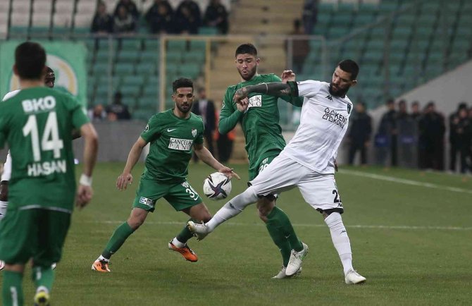 Spor Toto 1. Lig: Bursaspor: 1 - Kocaelispor: 1 (İ̇lk Yarı Sonucu)