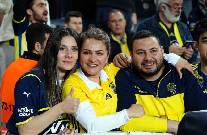 Spor Toto Süper Lig: Fenerbahçe: 1 - Galatasaray: 0 (Maç Devam Ediyor)