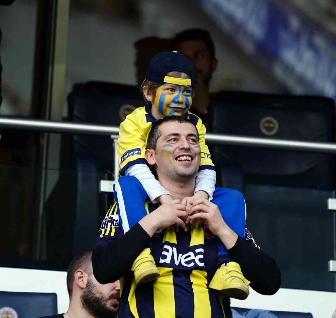Spor Toto Süper Lig: Fenerbahçe: 1 - Galatasaray: 0 (Maç Devam Ediyor)
