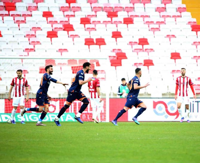 Spor Toto Süper Lig: Sivaspor: 0 - Medipol Başakşehir: 2 (Maç Sonucu)