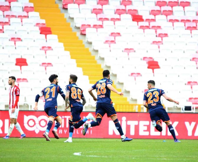 Spor Toto Süper Lig: Sivaspor: 0 - Medipol Başakşehir: 2 (Maç Sonucu)
