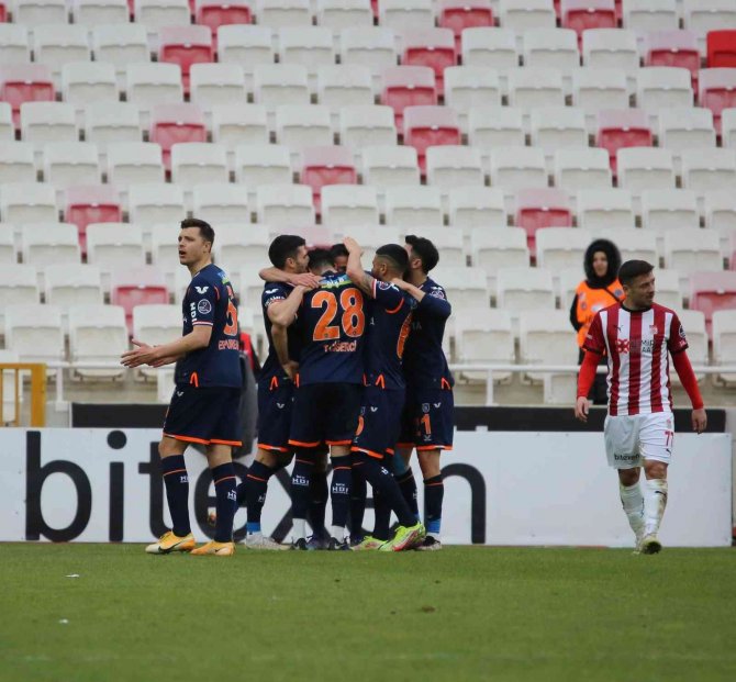 Spor Toto Süper Lig: Sivaspor: 0 - Medipol Başakşehir: 2 (Maç Sonucu)