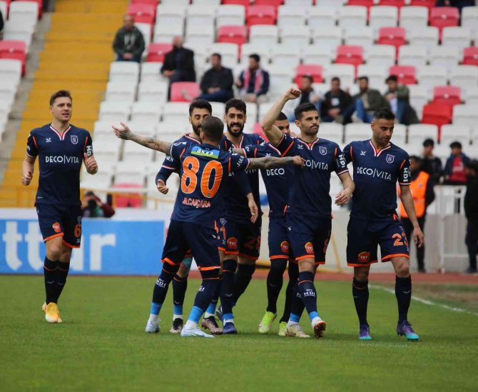 Spor Toto Süper Lig: Sivasspor: 0 - Medipol Başakşehir: 1 (Maç Devam Ediyor)