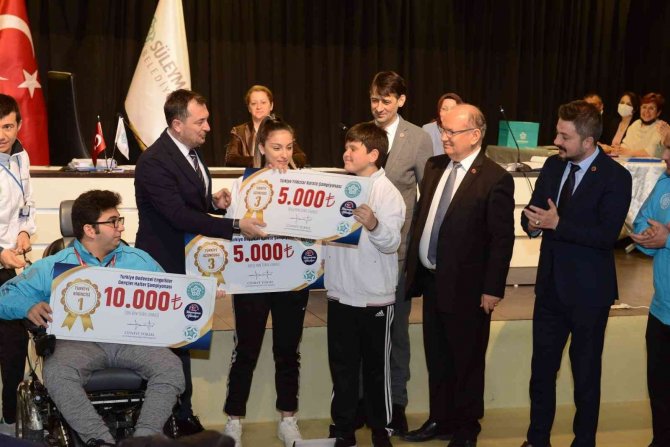 Şampiyonlara Binlerce Lira Ödül