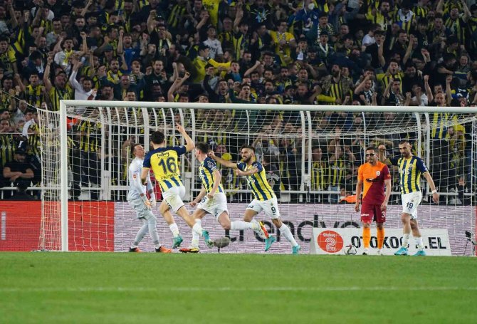 Spor Toto Süper Lig: Fenerbahçe: 1 - Galatasaray: 0 (İ̇lk Yarı)