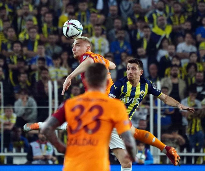 Spor Toto Süper Lig: Fenerbahçe: 1 - Galatasaray: 0 (İ̇lk Yarı)