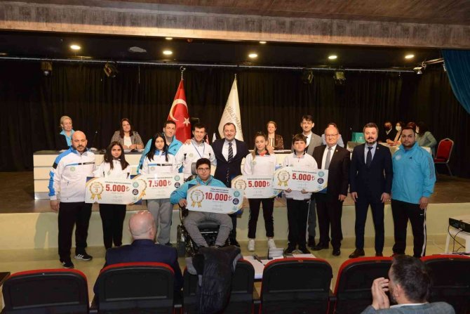 Şampiyonlara Binlerce Lira Ödül