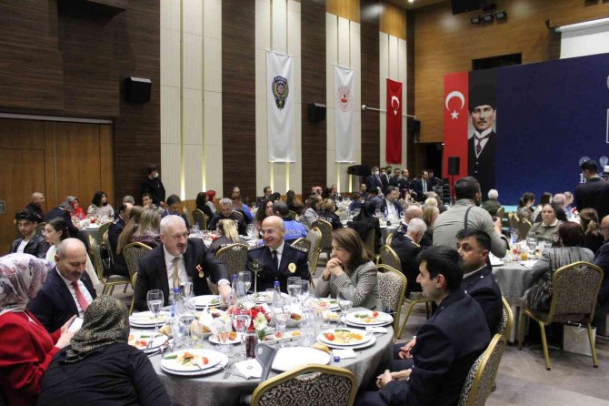 İ̇çişleri Bakanı Soylu: “Polis Teşkilatı, Fetö’nün Çürüklerinin Ne İftiralarına, Ne Fitnelere, Ne De Ayak Oyunlarına Teslim Olabilecek Bir Teşkilat Değildir”