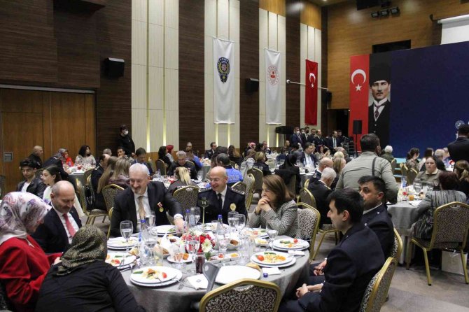 İ̇çişleri Bakanı Soylu: “Polis Teşkilatı, Fetö’nün Çürüklerinin Ne İftiralarına, Ne Fitnelere, Ne De Ayak Oyunlarına Teslim Olabilecek Bir Teşkilat Değildir”