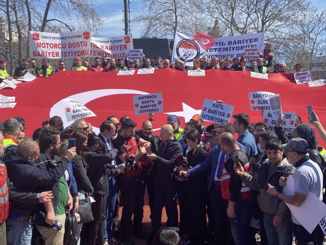 Bakan Karaismailoğlu: “14 Bin Metreye Yakın Motorcu Dostu Bariyer Uyguladık”