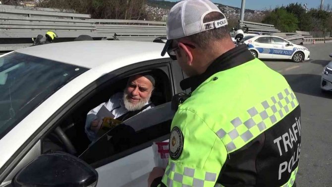 Denetimde Ebeveynlere Broşür, Çocuklara Kırmızı Düdük Dağıtıldı