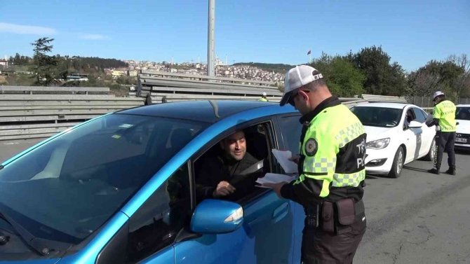 Denetimde Ebeveynlere Broşür, Çocuklara Kırmızı Düdük Dağıtıldı