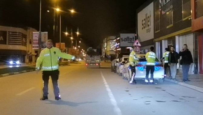 Uygulama Yapan Polis Ekiplerine Vatandaştan Şaşırtan Sürpriz