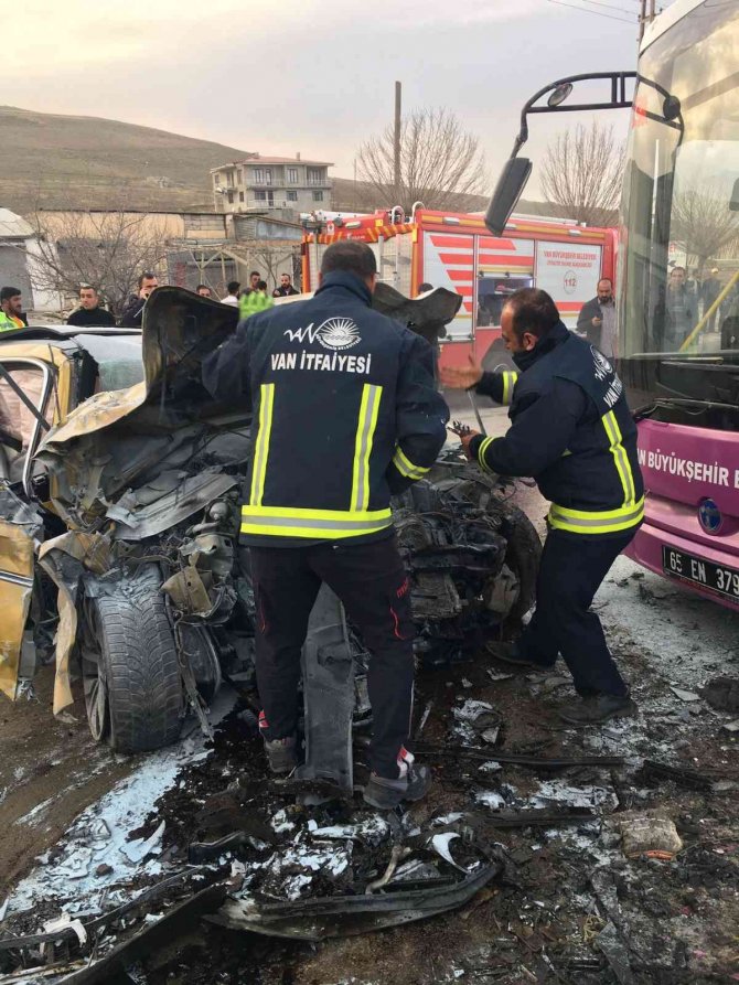 Van’da Trafik Kazası: 1 Ölü, 1 Yaralı