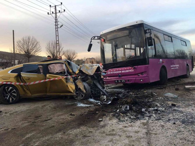 Van’da Trafik Kazası: 1 Ölü, 1 Yaralı