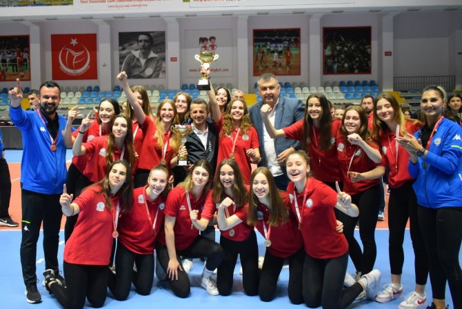Nilüferli Şampiyonlar Kupalarını Aldı