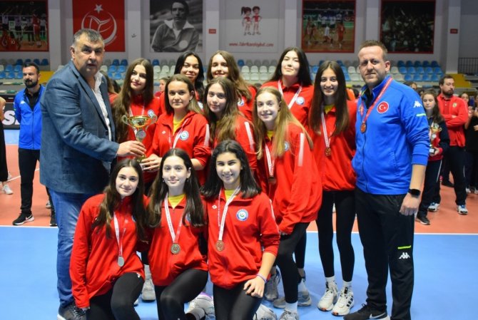 Nilüferli Şampiyonlar Kupalarını Aldı