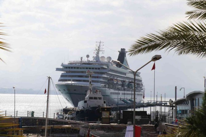 Yılın İlk Kruvaziyeri 690 Yolcusu İle Alanya’da