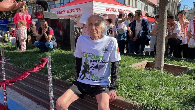 94’lük Milli Atlet, Adına Düzenlenen Yarı Maratonda Koştu