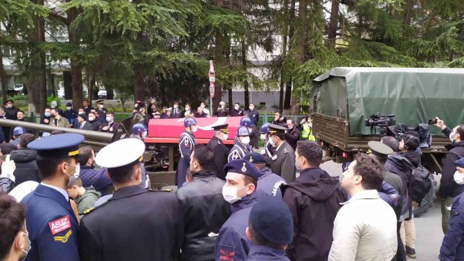 Şehit Astsubay Çavuş Burak Şahin Son Yolculuğuna Uğurlandı