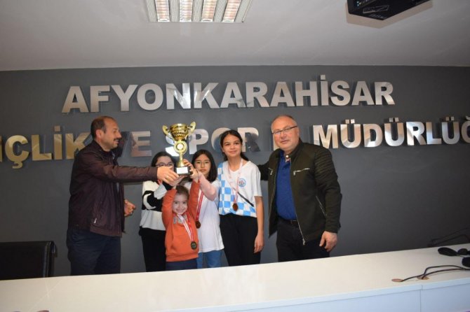 Afyonkarahisar Küçükler Ve Yıldızlar Takım Satranç Turnuvası Tamamlandı