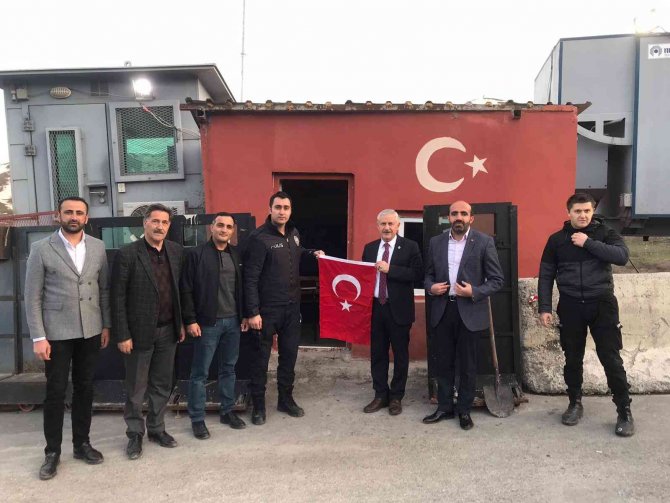 Başkan Özbek, Polis Noktasında İftarını Açtı