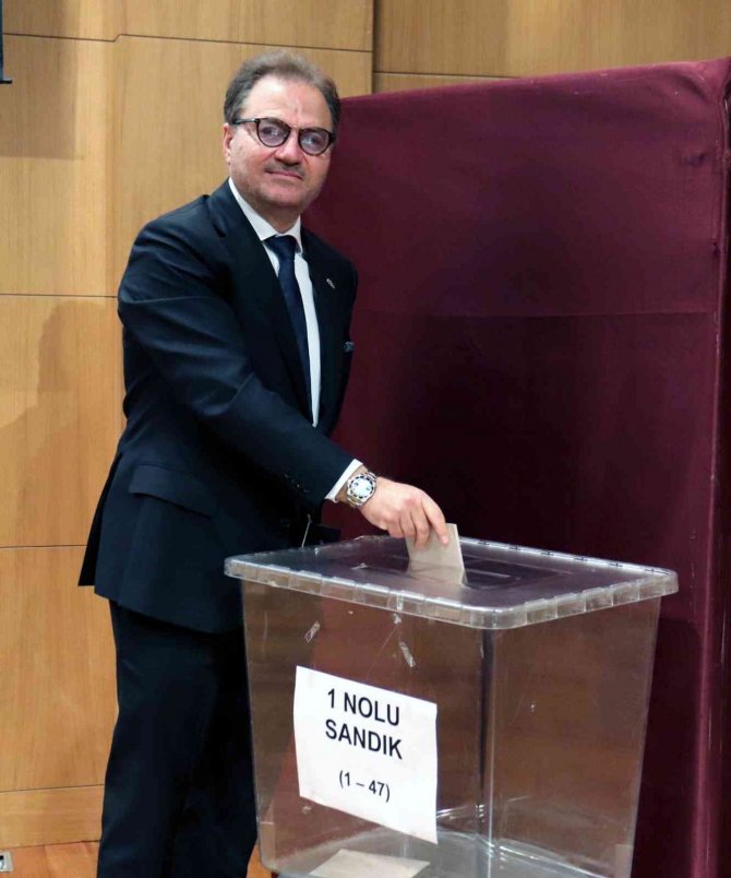 Ahki̇b’de Başkan Gürkan Tekin Güven Tazeledi