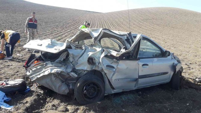 Amasya’da Takla Atan Otomobil Tarlaya Uçtu: 4 Yaralı
