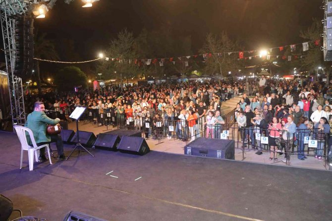 Ispartalılar Gecesi’nde Türkü Şöleni