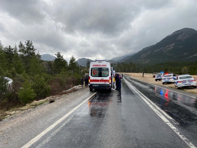 Antalya’da Tur Midibüsü Devrildi: 7 Turist Yaralı
