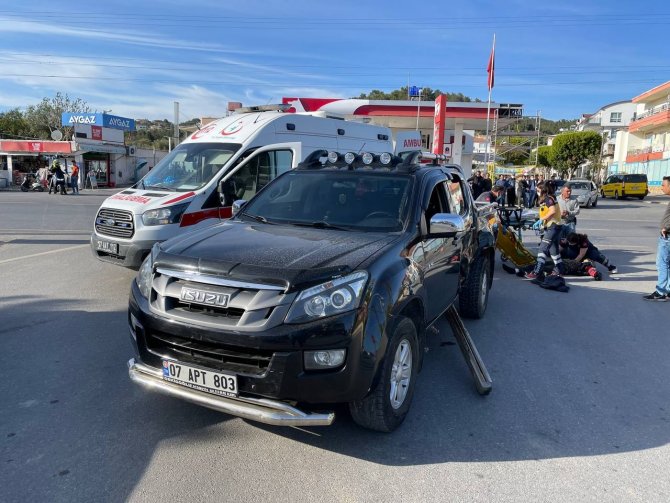Motosiklet Sürücüsünün Ölümden Döndüğü Anlar Güvenlik Kamerasına Yansıdı