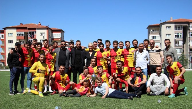 Şampiyon Kale Belediyespor Kupasını Kaldırdı