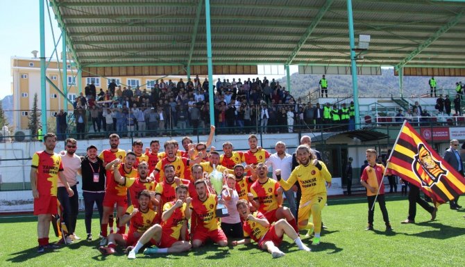 Şampiyon Kale Belediyespor Kupasını Kaldırdı