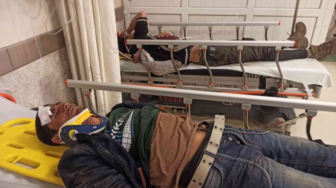 Bitlis’te Göçmenleri Taşıyan Minibüs Takla Attı: 4 Ölü, 25 Yaralı