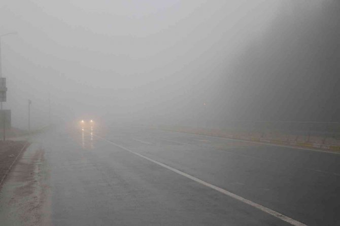 Bolu Dağı Sisle Kaplandı, Görüş Mesafesi 10 Metreye Düştü
