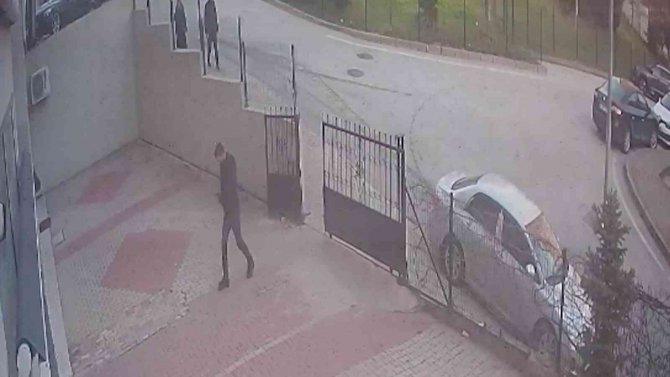 Bursa’da Bir Hafta Arayla 2 Bisiklet Çalan Hırsız Kameraya Yakalandı