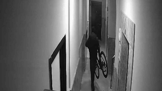 Bursa’da Bir Hafta Arayla 2 Bisiklet Çalan Hırsız Kameraya Yakalandı