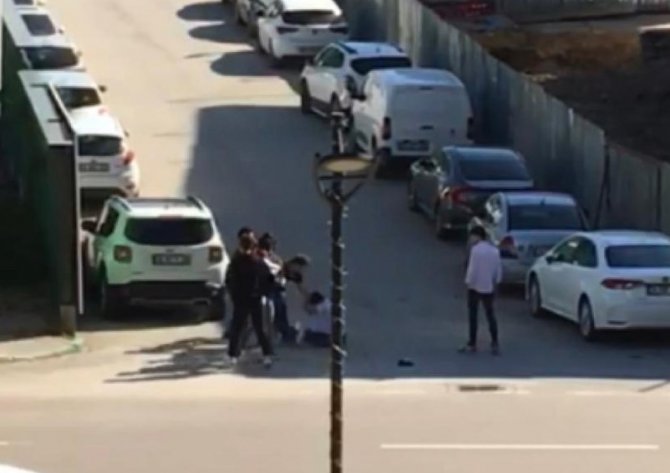 Gençlerin Yumruklu Kavgası Kamerada