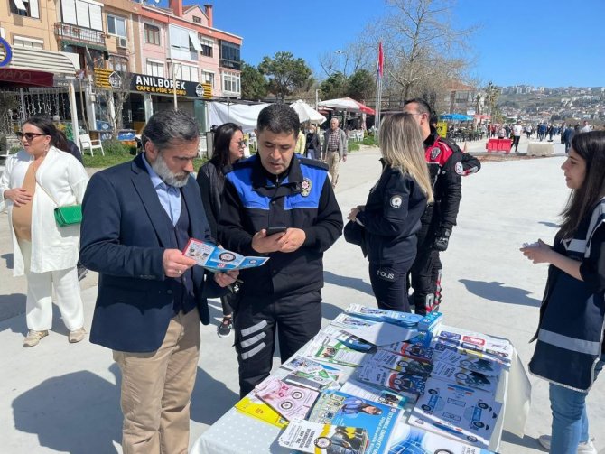Büyükçekmece’de Polis Vatandaşlarla Buluştu